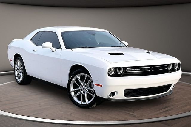 Used 2022 White Dodge SXT image 10