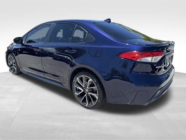 Used 2021  Toyota SE image 6