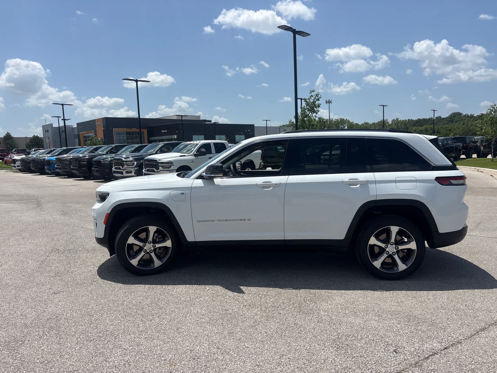 Used 2022 Bright White Clearcoat Jeep  image 6