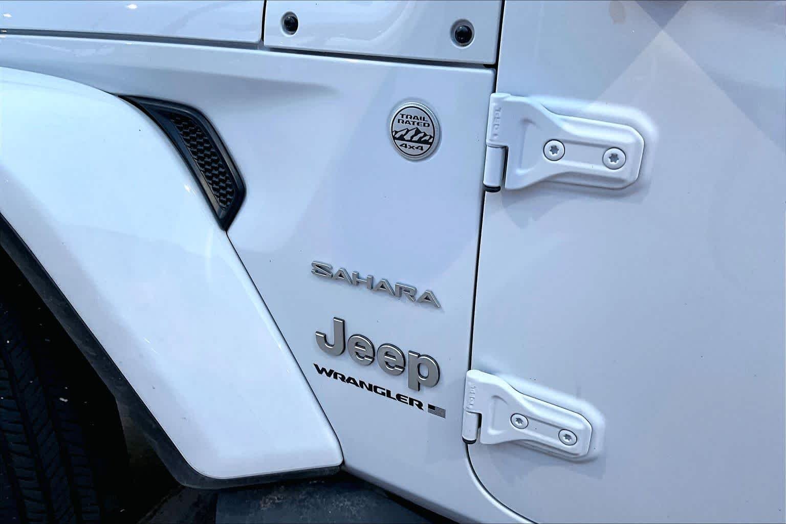 Used 2024 Bright White Clearcoat Jeep Sahara image 33