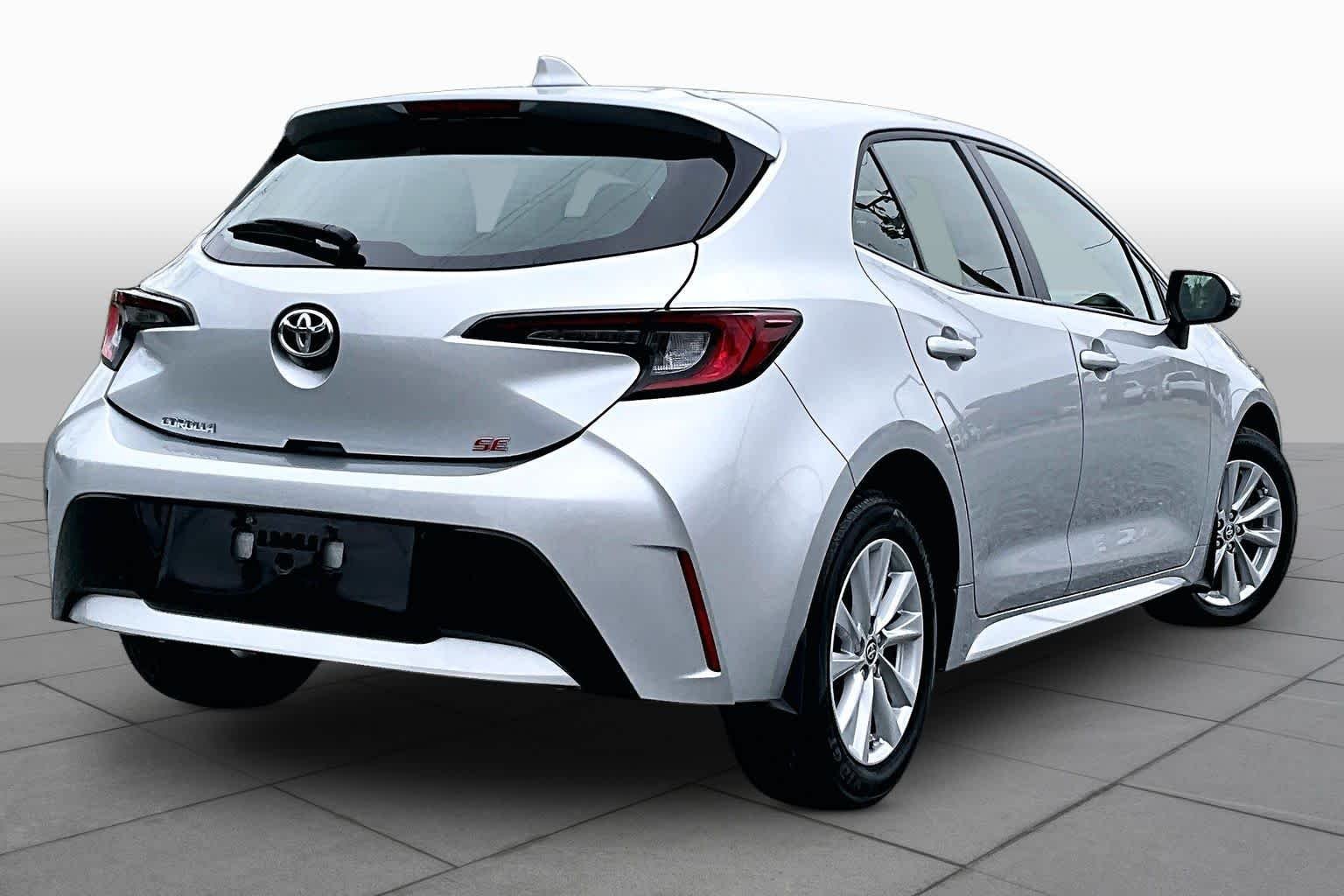 Used 2025 Classic Silver Metallic Toyota SE image 13