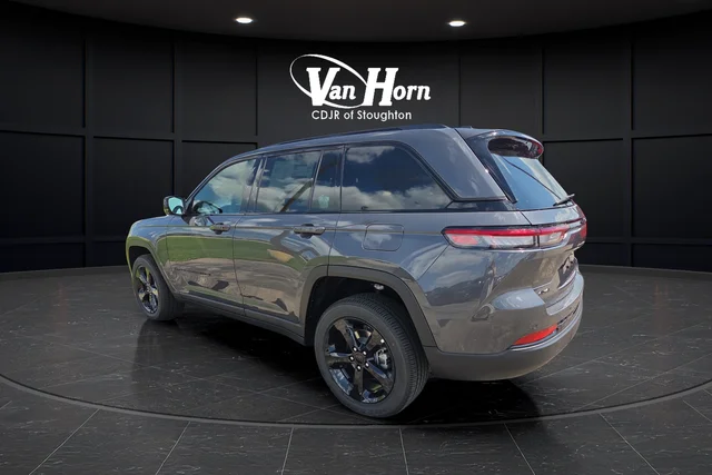 New 2025 Baltic Gray Metallic Clear-Coat Exterior Paint Jeep Altitude X image 3