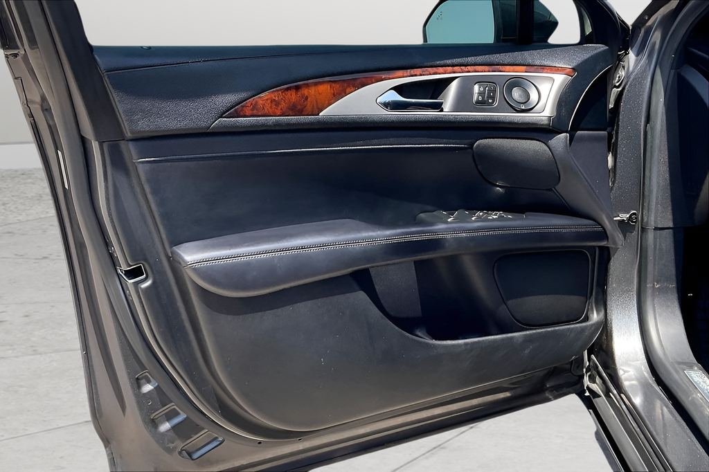 Used 2019 Gray Lincoln Reserve image 16