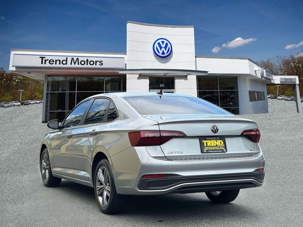 Certified Used 2023 Silver Volkswagen 1.5T SE image 4