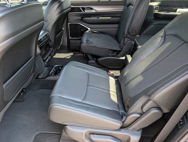 New 2026 High Gloss Black Exterior Paint Jeep Limited Reserve image 30