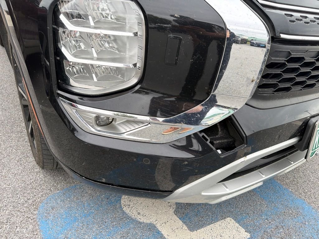 Used 2022 Black Mitsubishi SEL image 4