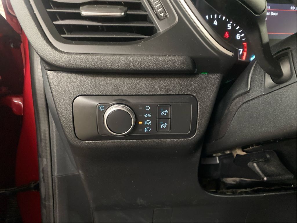 Used 2021 Red Ford SE image 14