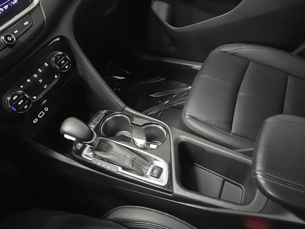 Used 2022 White Buick Essence image 27
