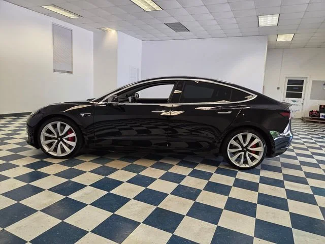 Used 2018  Tesla Long Range image 4