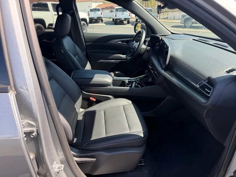 Used 2025 Sterling Gray Metallic Chevrolet LT image 19