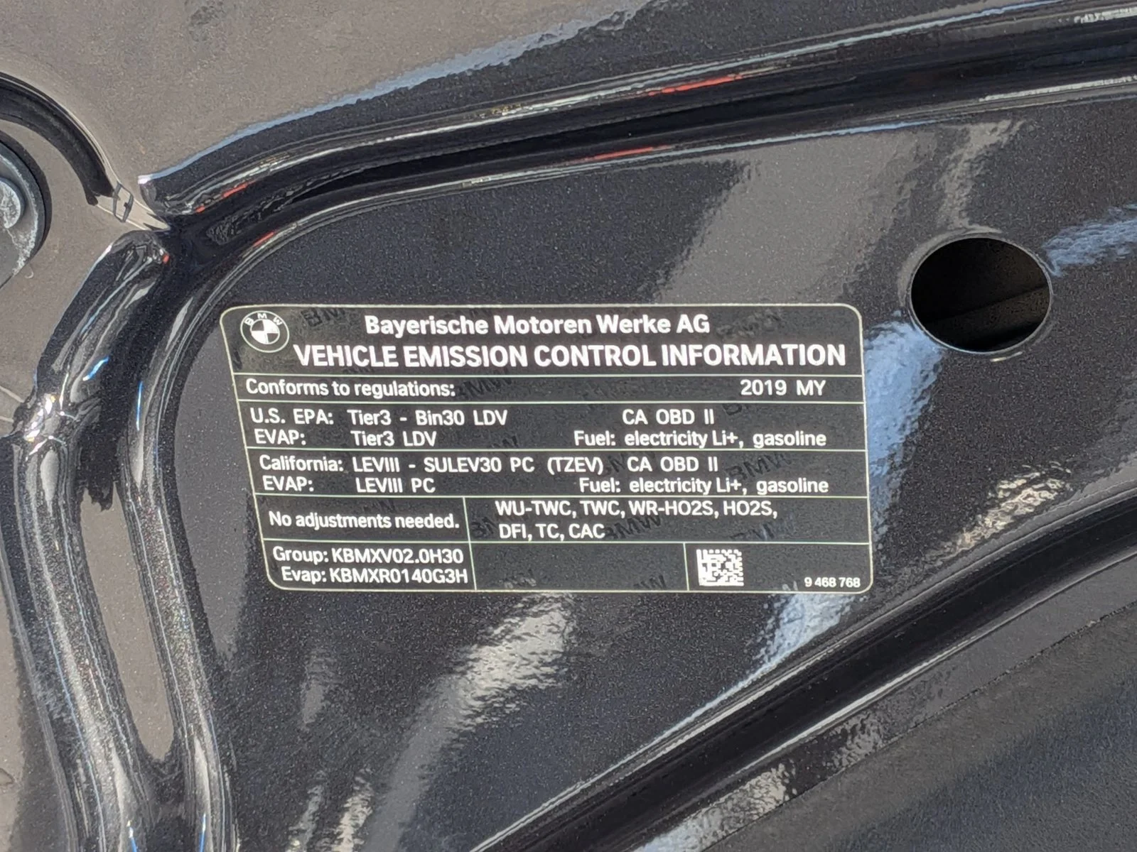 Used 2019 Dark Graphite Metallic BMW 530e iPerformance image 27