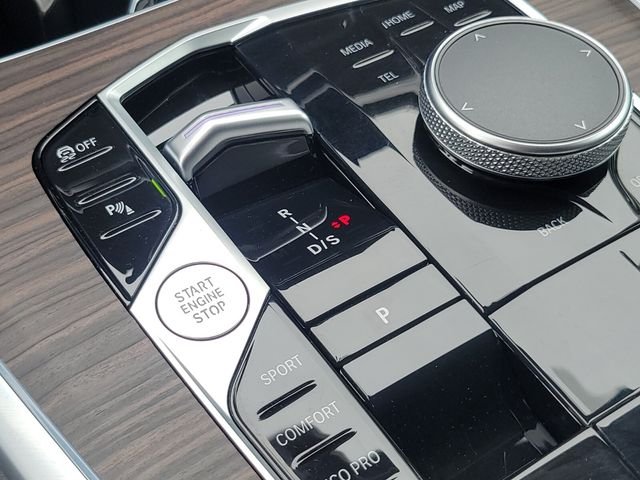 Certified Used 2024 White BMW xDrive40i image 29