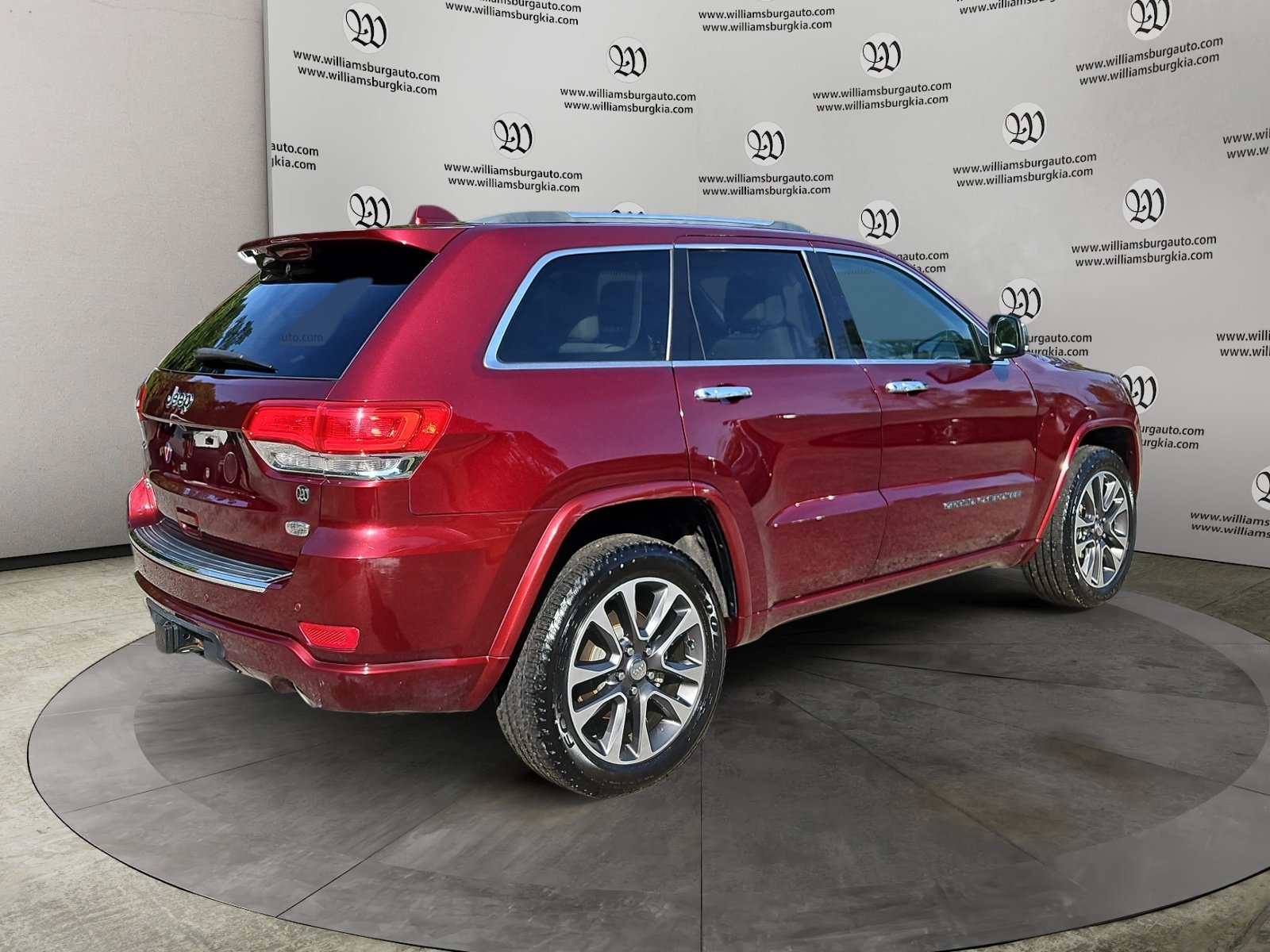Used 2018 Red Jeep Overland image 5