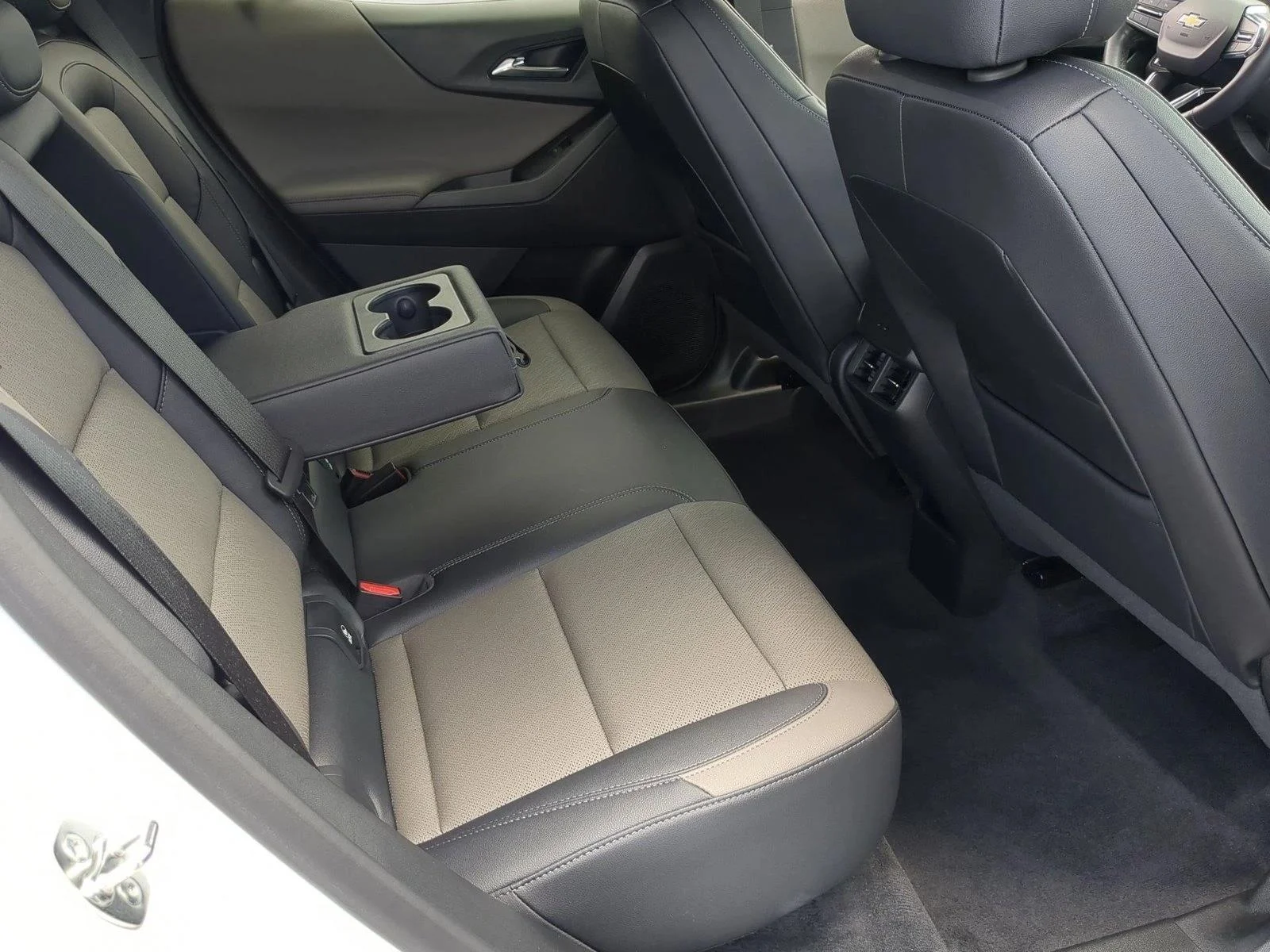 Used 2025 Summit White Chevrolet AWD LT image 20