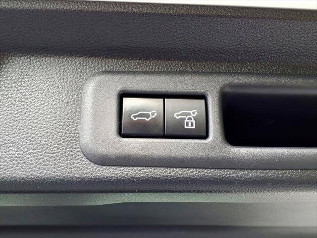 Used 2023 White Toyota  image 6