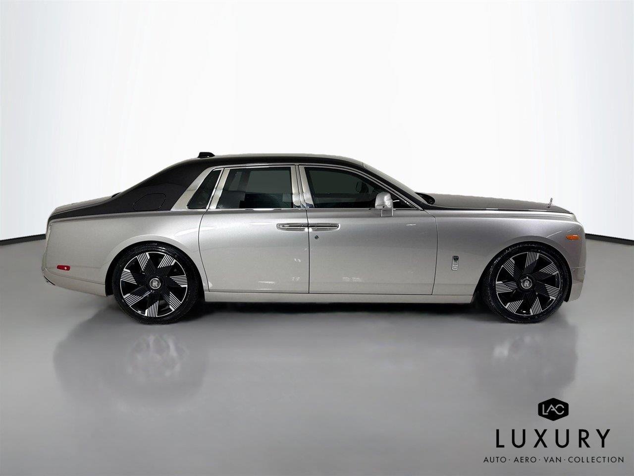 Used 2023 Jubilee Silver Rolls-Royce  image 4