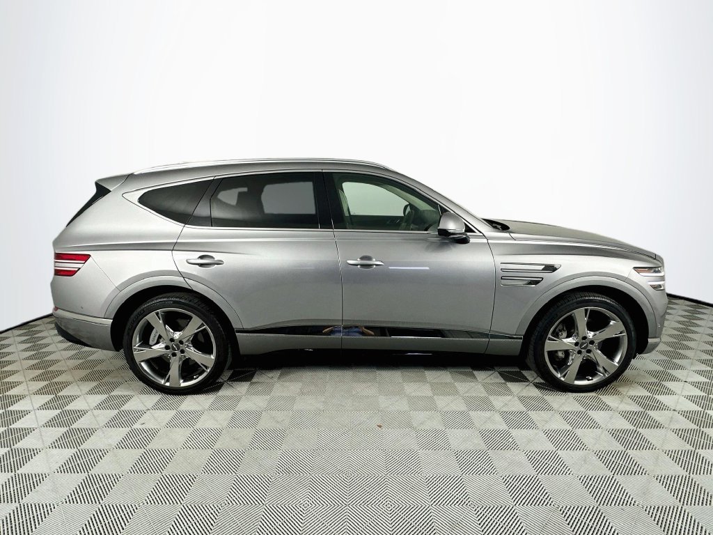 Used 2023 Silver Genesis 3.5T image 8