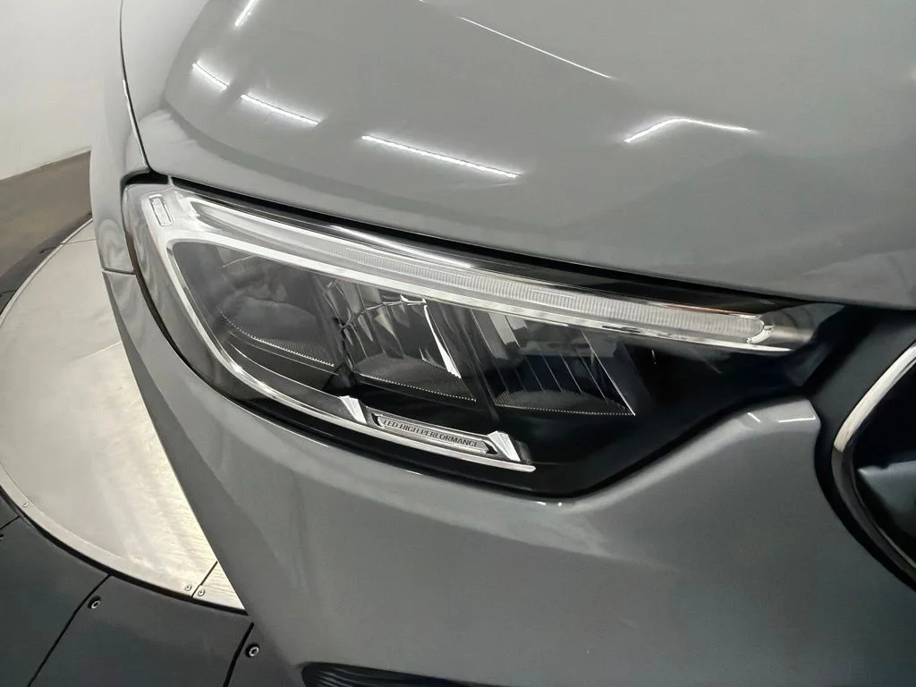 New 2027 White Mercedes-Benz GLC 300 image 10