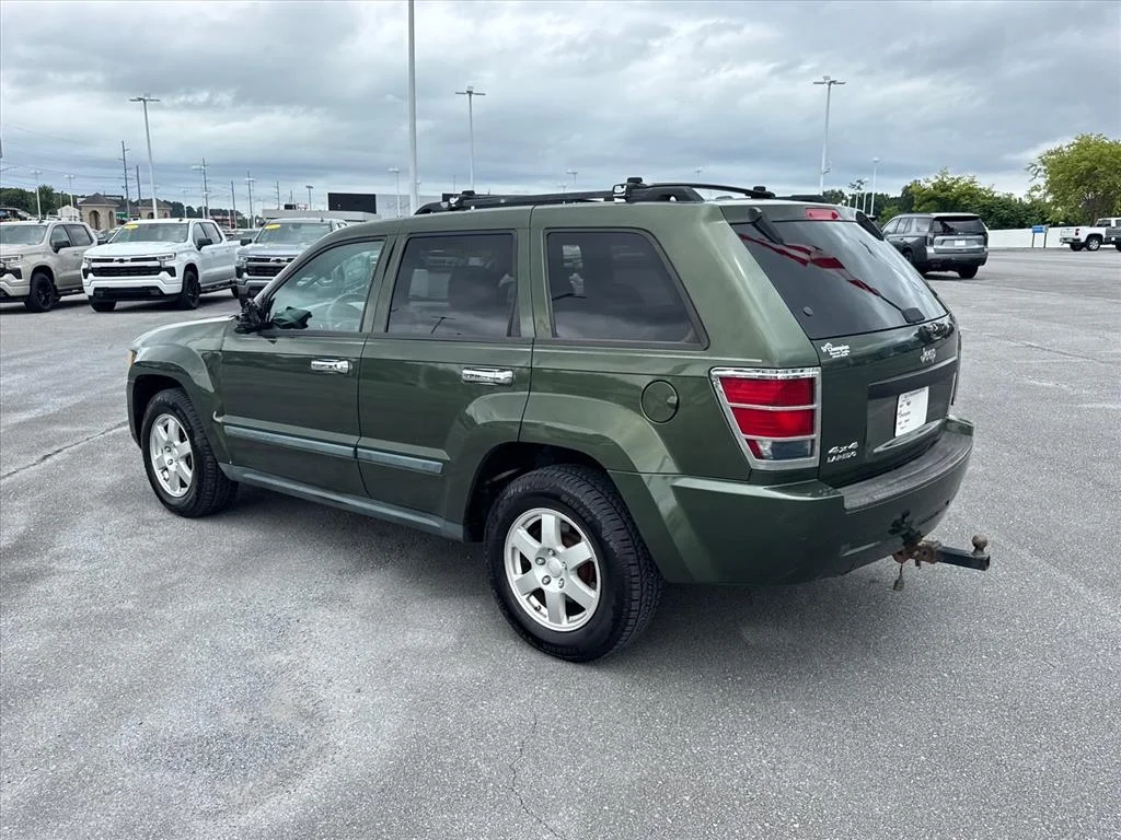 Used 2009 Green Metallic Jeep Laredo image 3