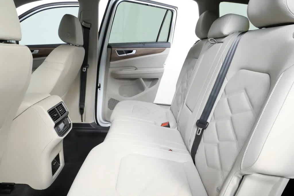 New 2026 Opal White Pearl Volkswagen 2.0T SE w/Technology image 16