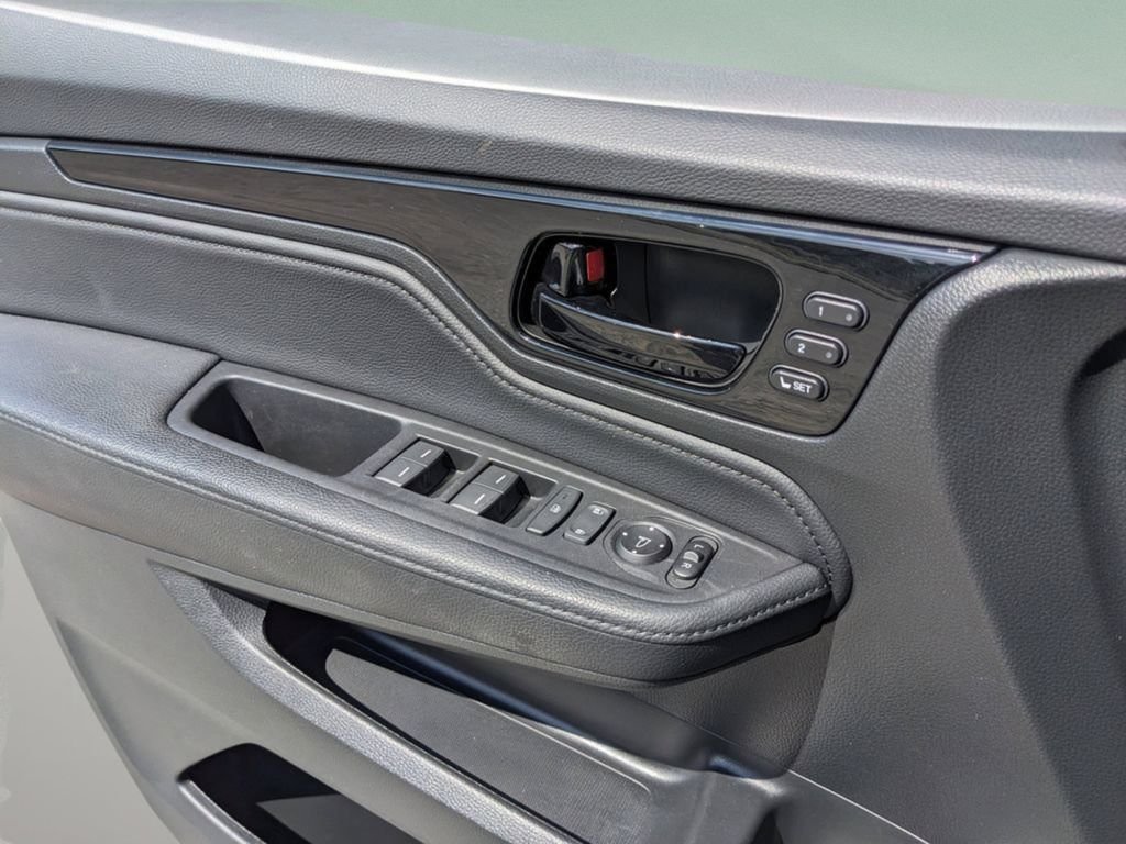Used 2022 White Honda Touring image 17