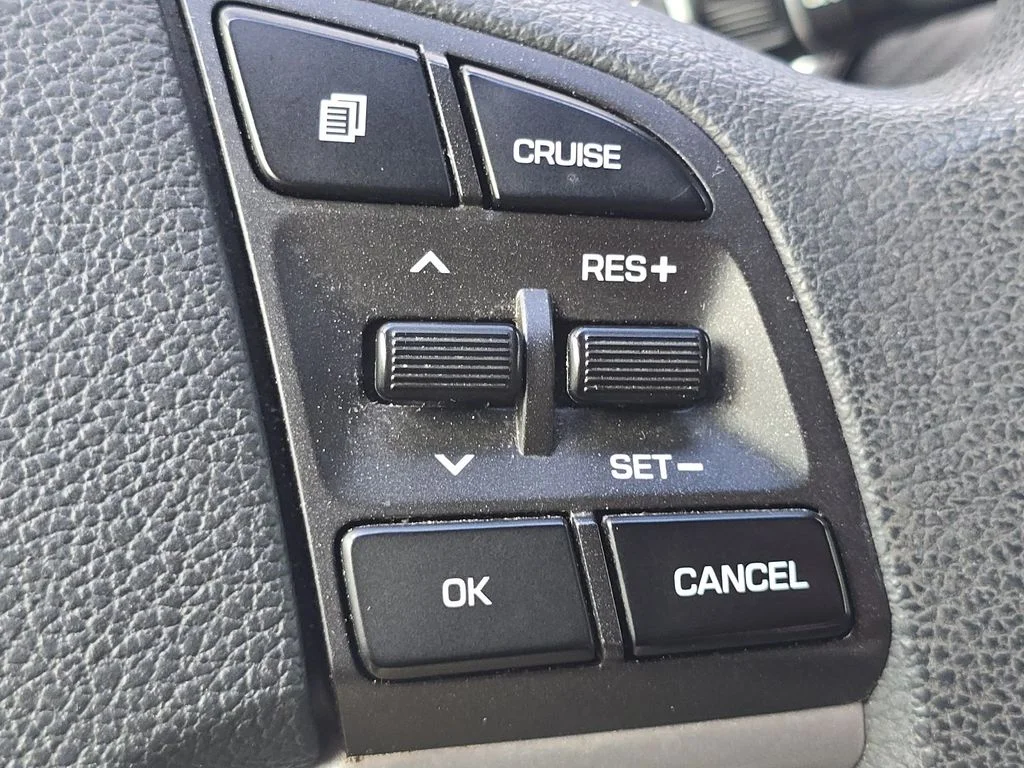 Used 2020 Gray Hyundai SE image 30