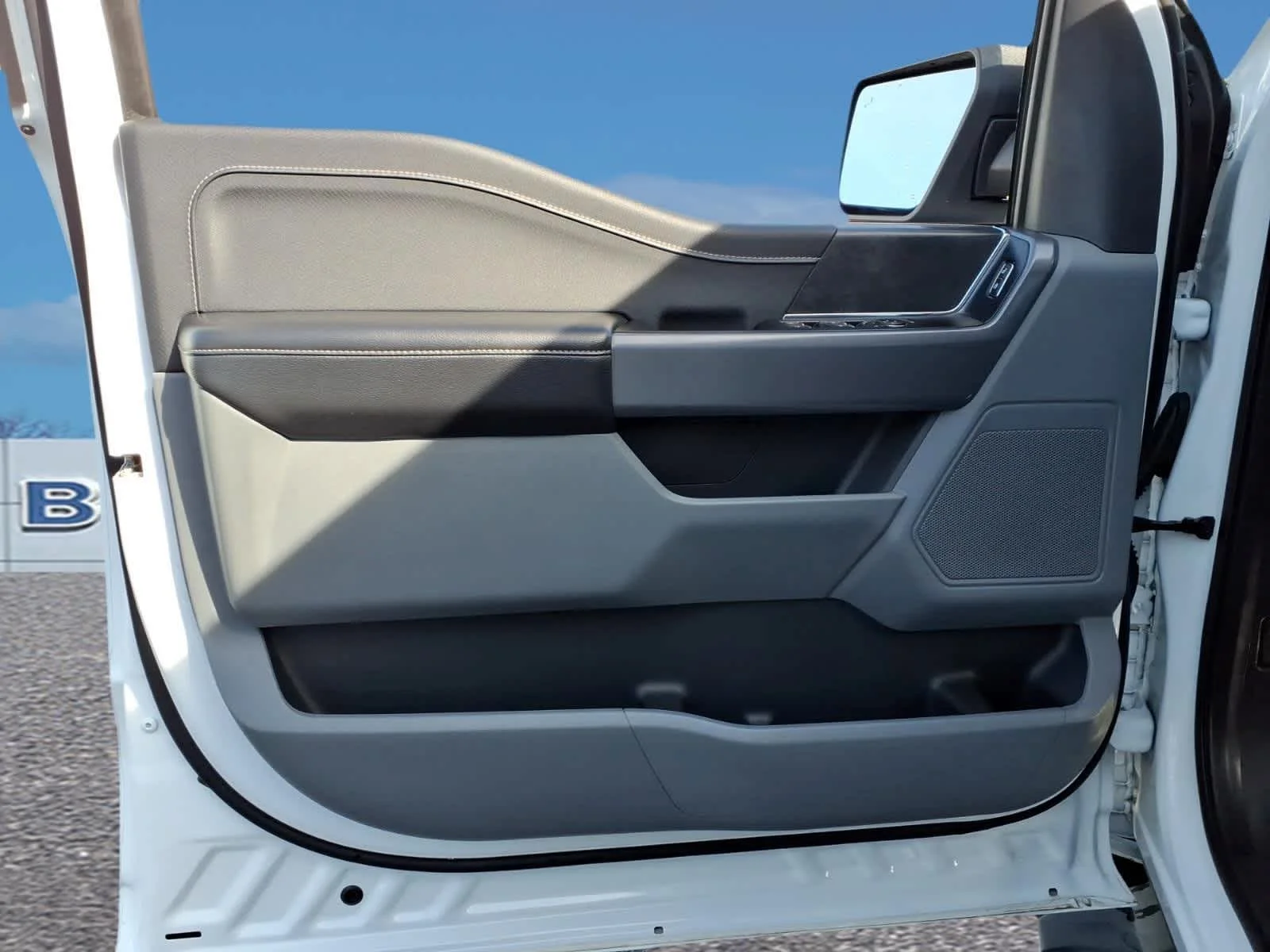 Used 2025 Oxford White Ford XLT image 11