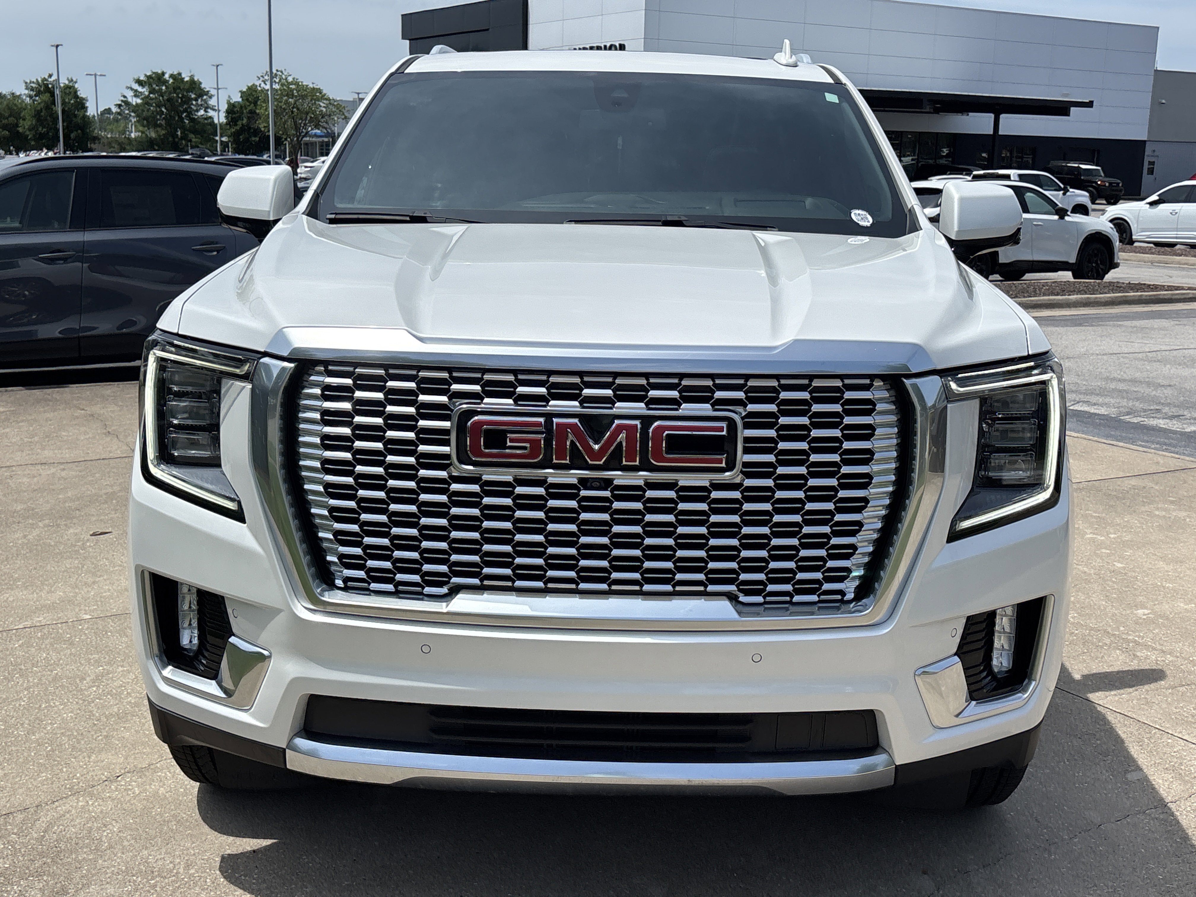 Used 2022 White Frost Tricoat GMC Denali 4WD image 13