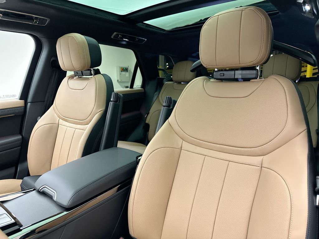 New 2026 Fuji White Land Rover Dynamic SE image 10