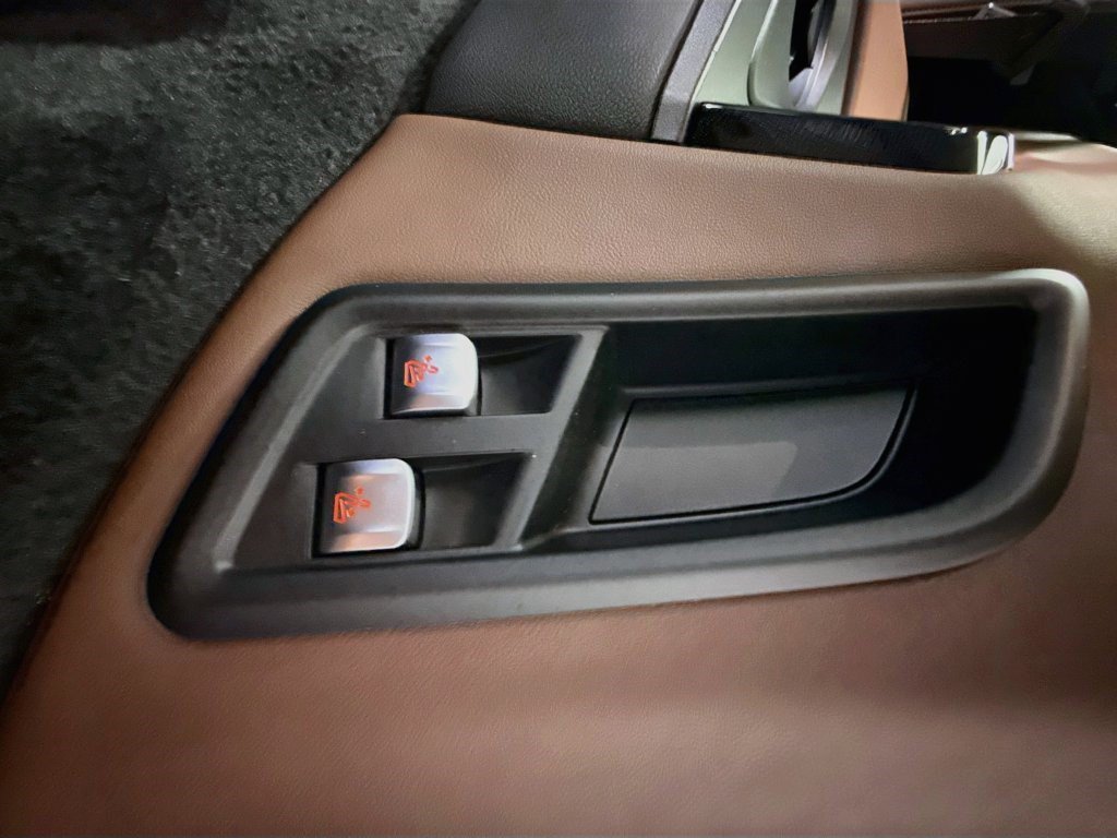 Used 2026 Skyscraper Gray Metallic BMW xDrive40i image 44