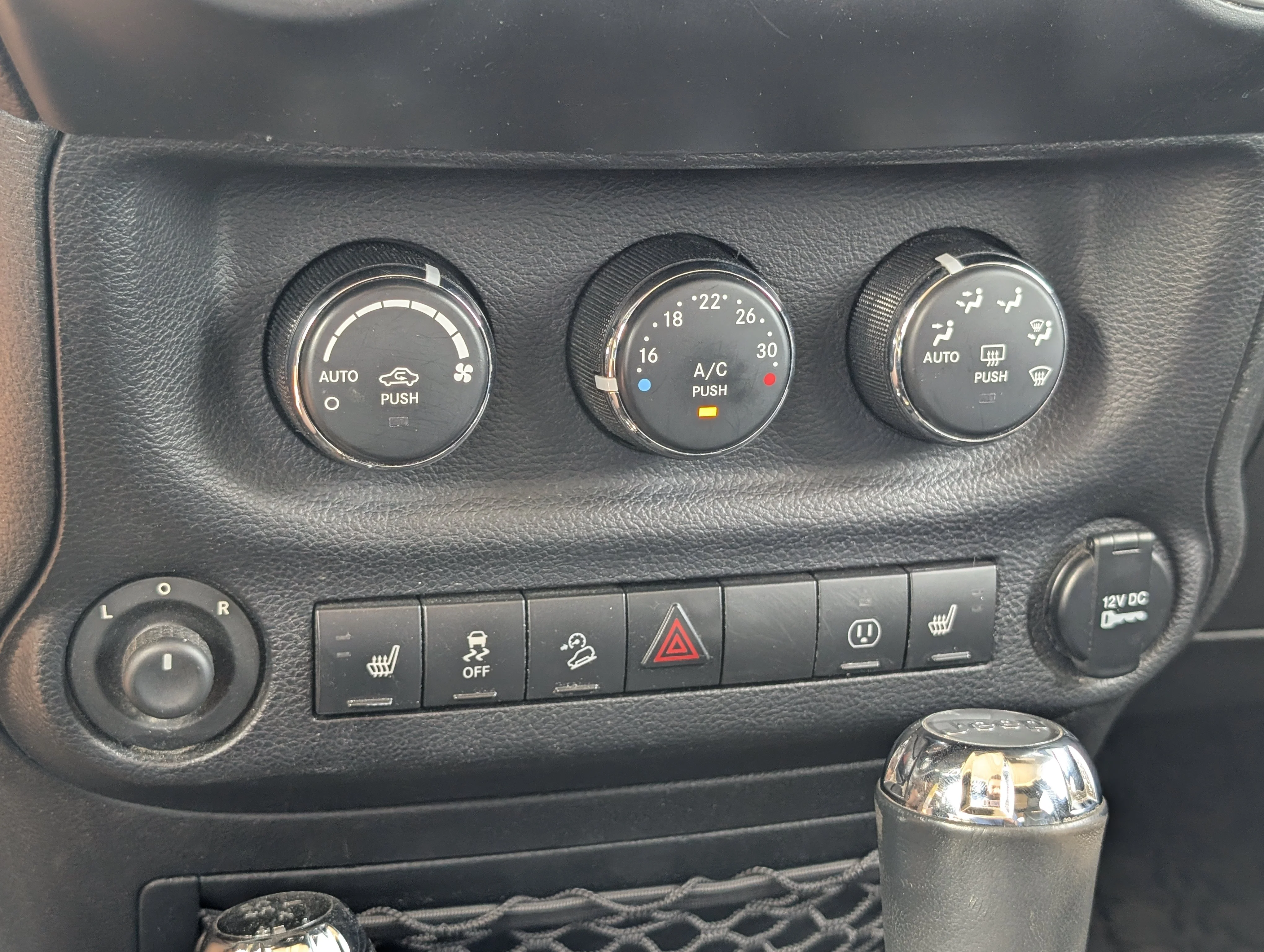 Used 2013 Black Jeep Sahara image 27