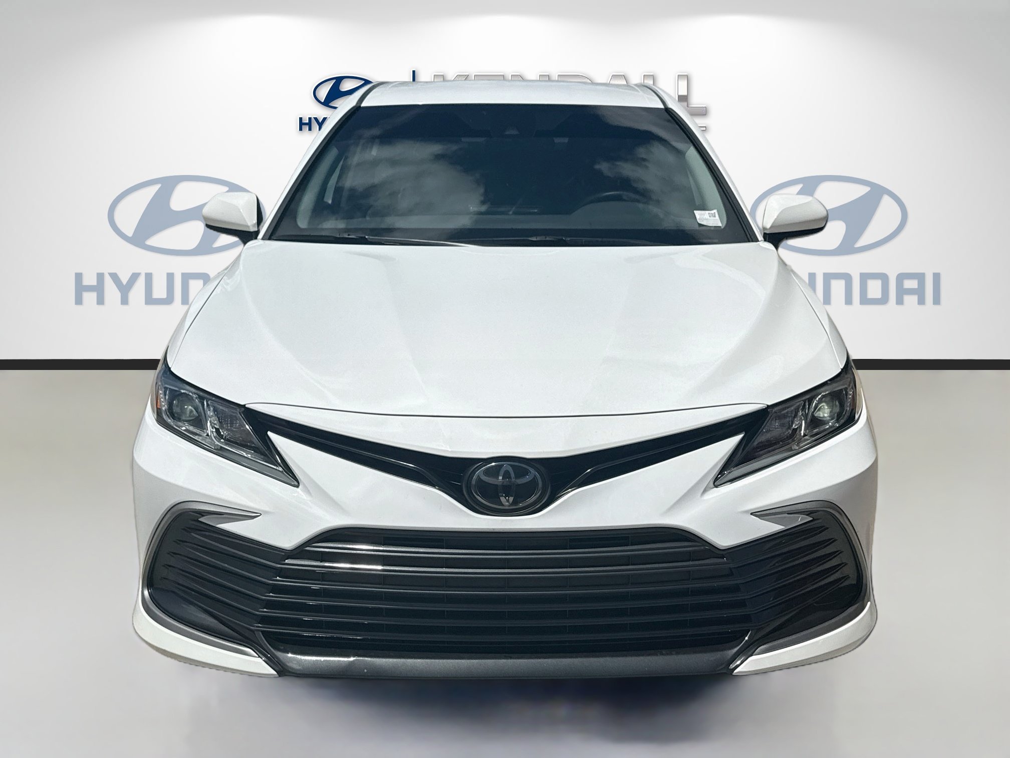 Used 2023 Ice Toyota LE image 2