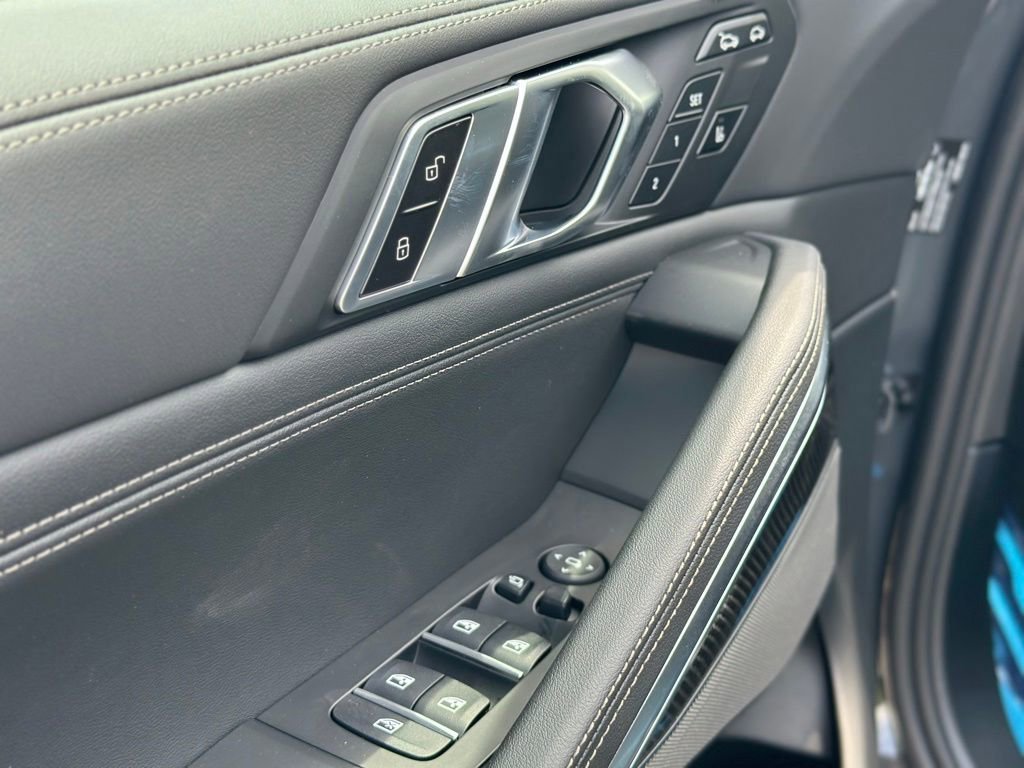 New 2027 Dravit Grey Metallic BMW M60i image 18