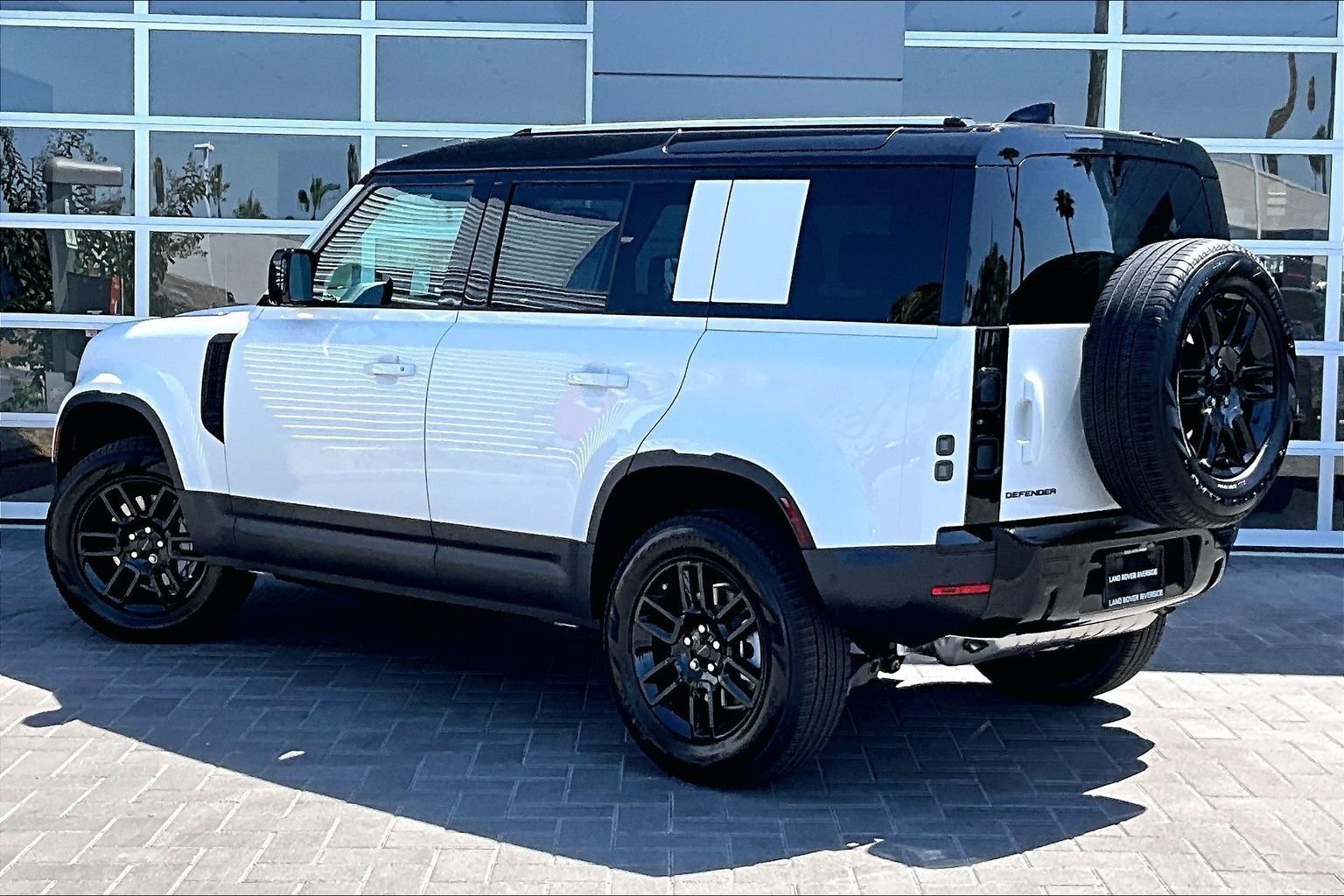 New 2026 Fuji White LAND ROVER S image 3