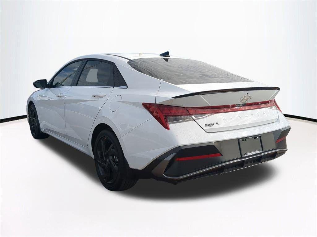 New 2026 White Hyundai SEL Sport Premium image 7