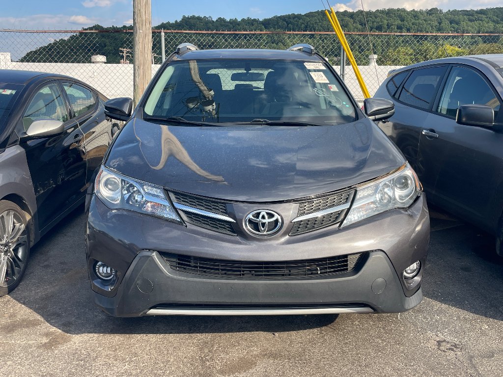 Used 2015 Magnetic Gray Metallic Toyota XLE image 2