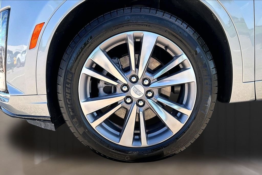 Used 2025 Silver Cadillac Premium Luxury image 8