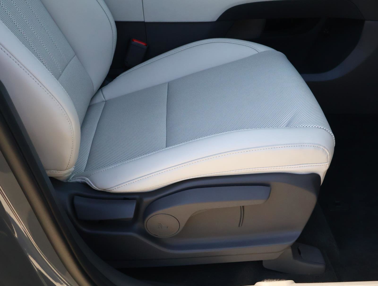 Certified Used 2026 Hampton Gray Hyundai SEL image 16