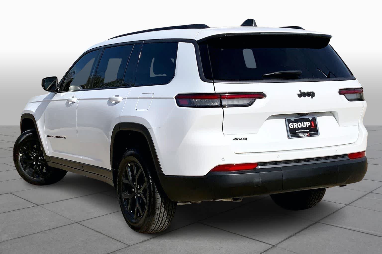 New 2026 Bright White Clear-Coat Exterior Paint Jeep Laredo Altitude image 12