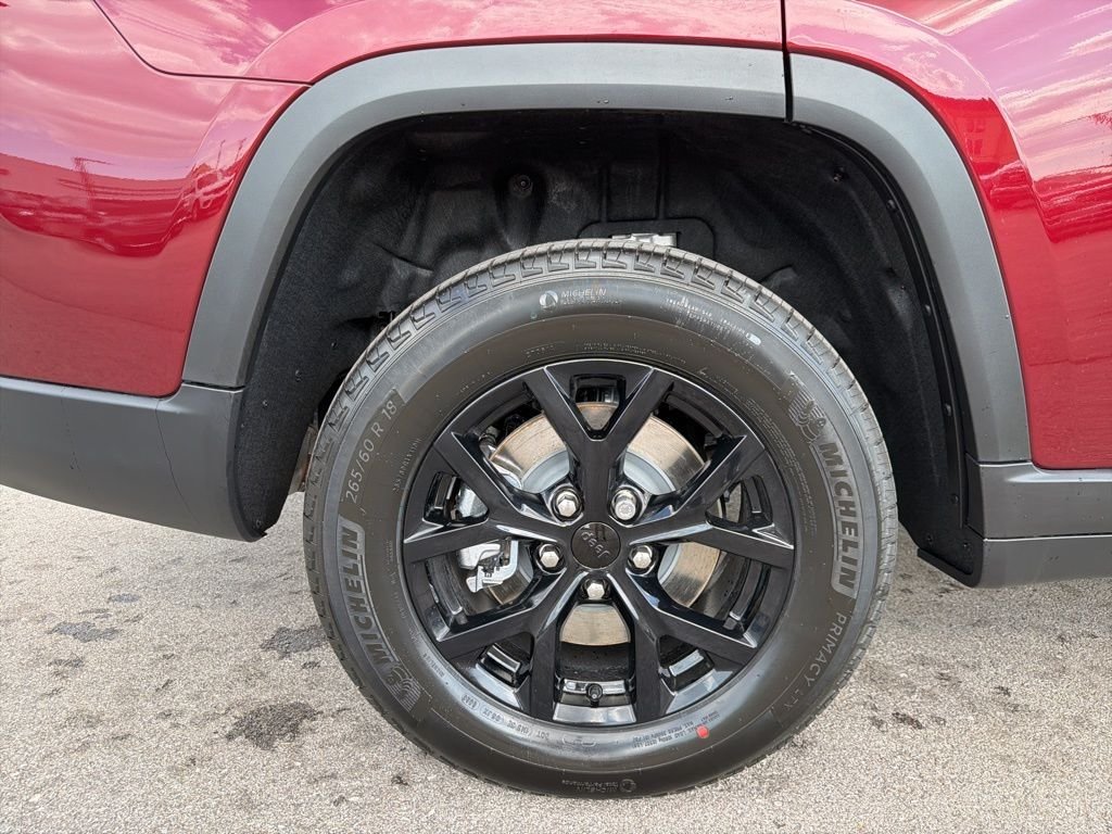 New 2026 Velvet Red Pearl-Coat Exterior Paint Jeep Altitude image 28