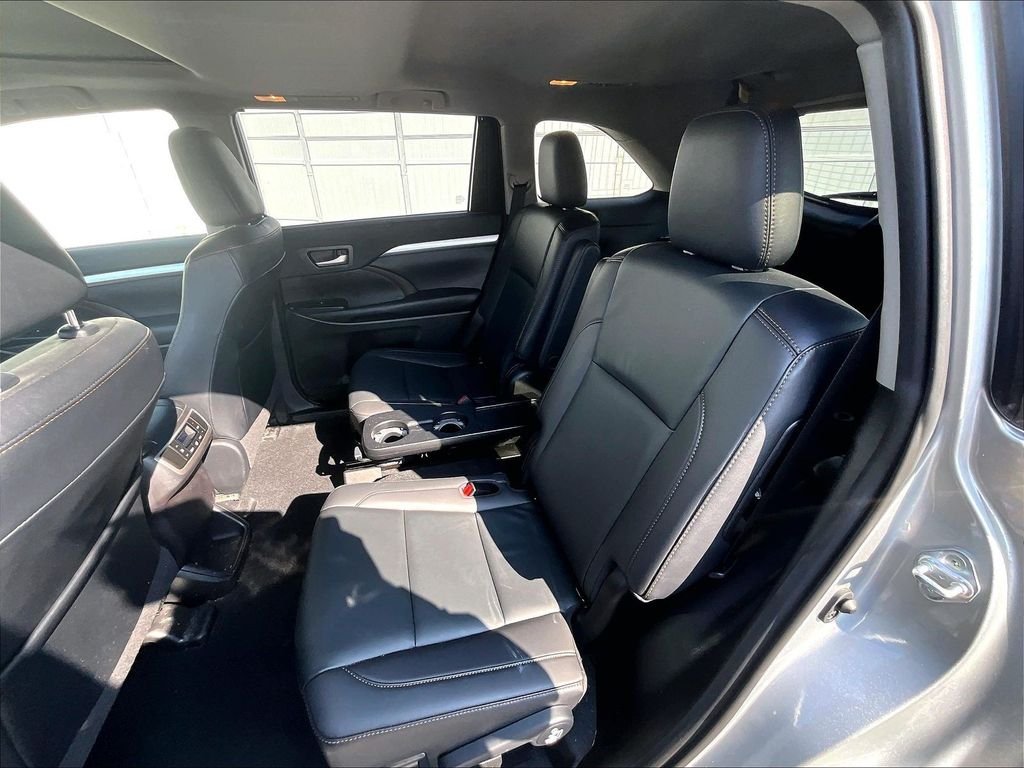 Used 2019 Celestial Silver Metallic Toyota XLE image 14