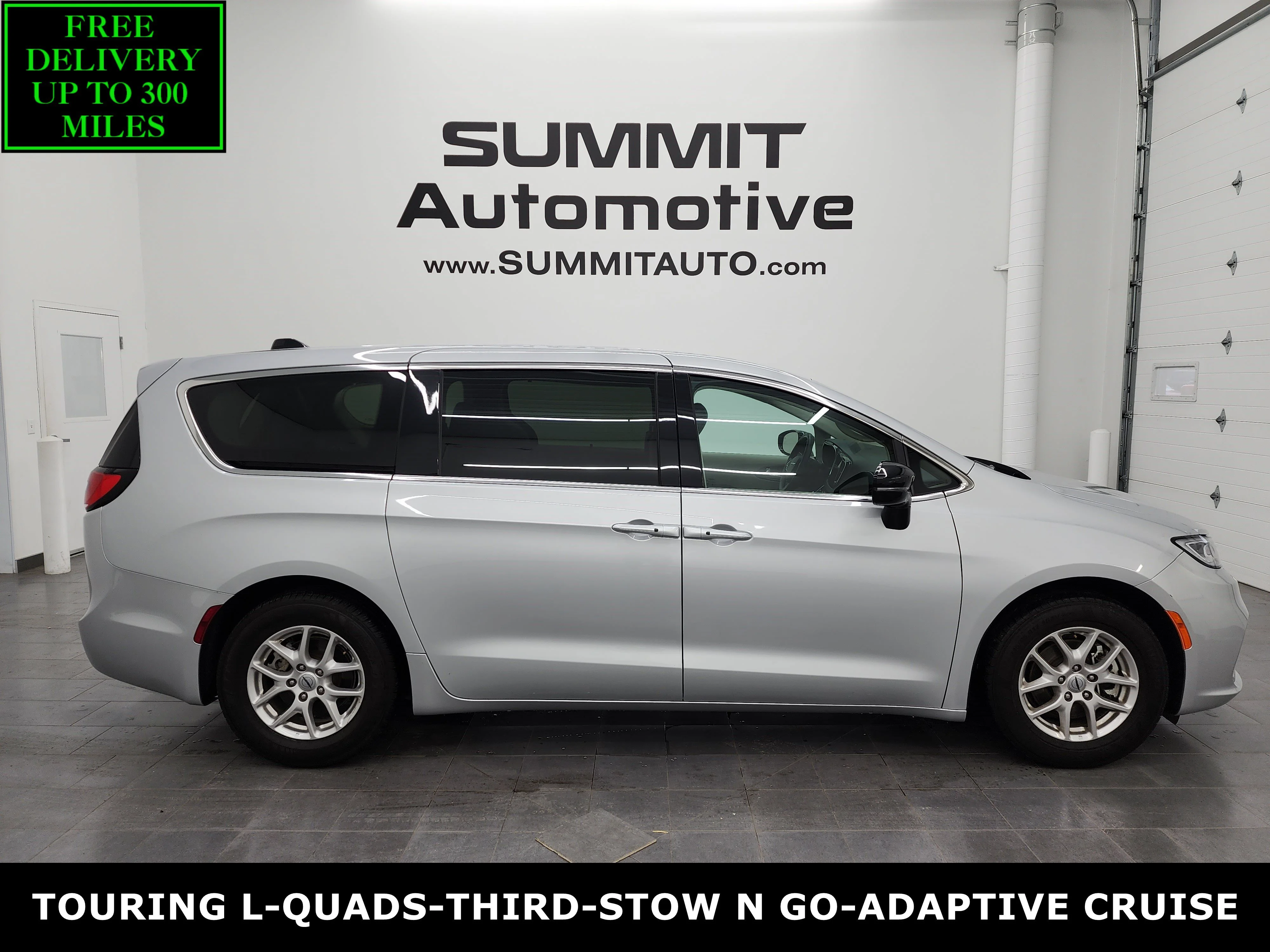 2024 Chrysler Pacifica Touring L's photo