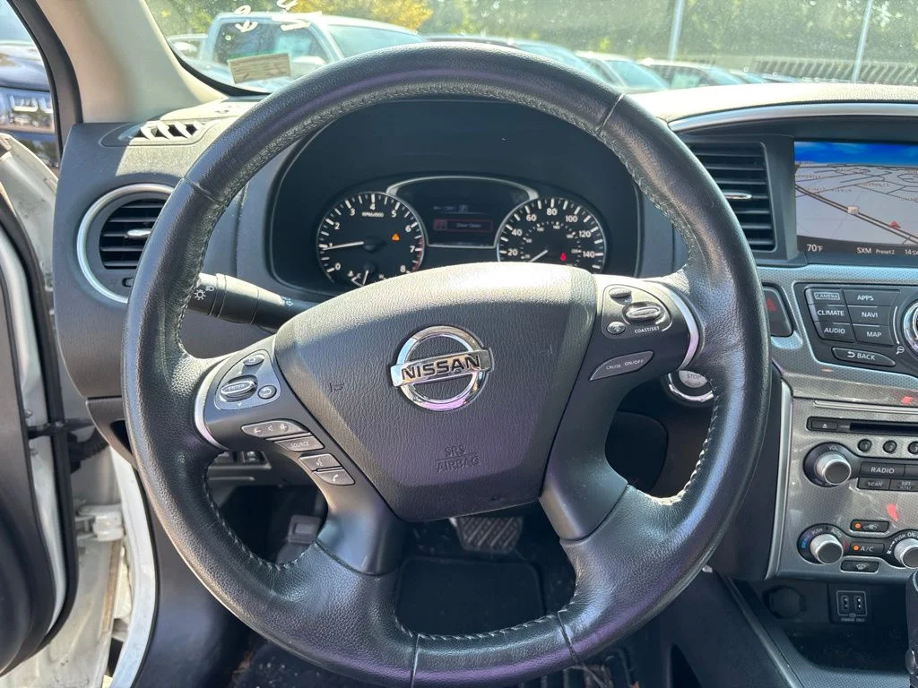 Used 2018 White Nissan SL image 9