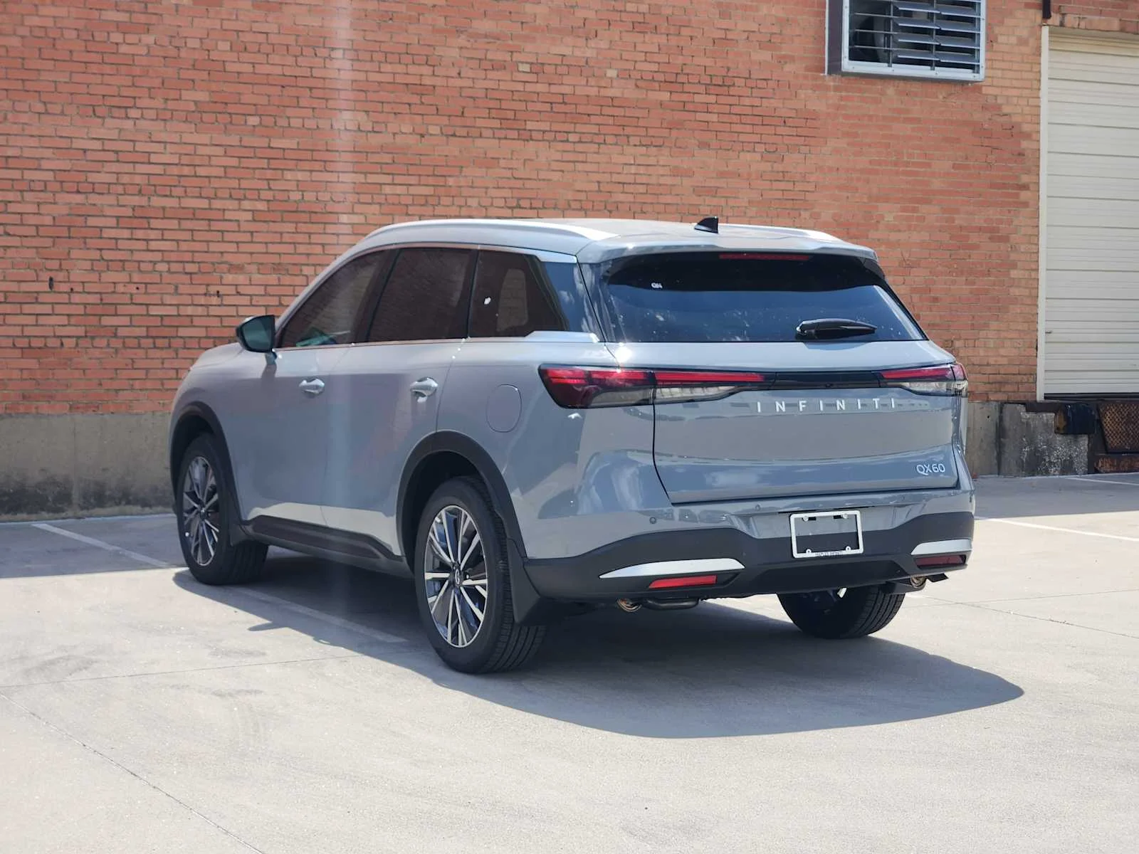 New 2027 HARBOR GRAY INFINITI Luxe FWD image 4