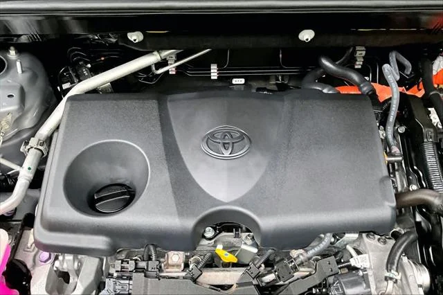Certified Used 2025 SILVER SKY METALLIC Toyota  image 33
