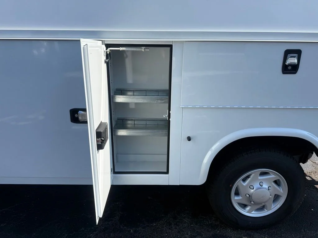 New 2026 Oxford White Ford E-350 SRW image 35