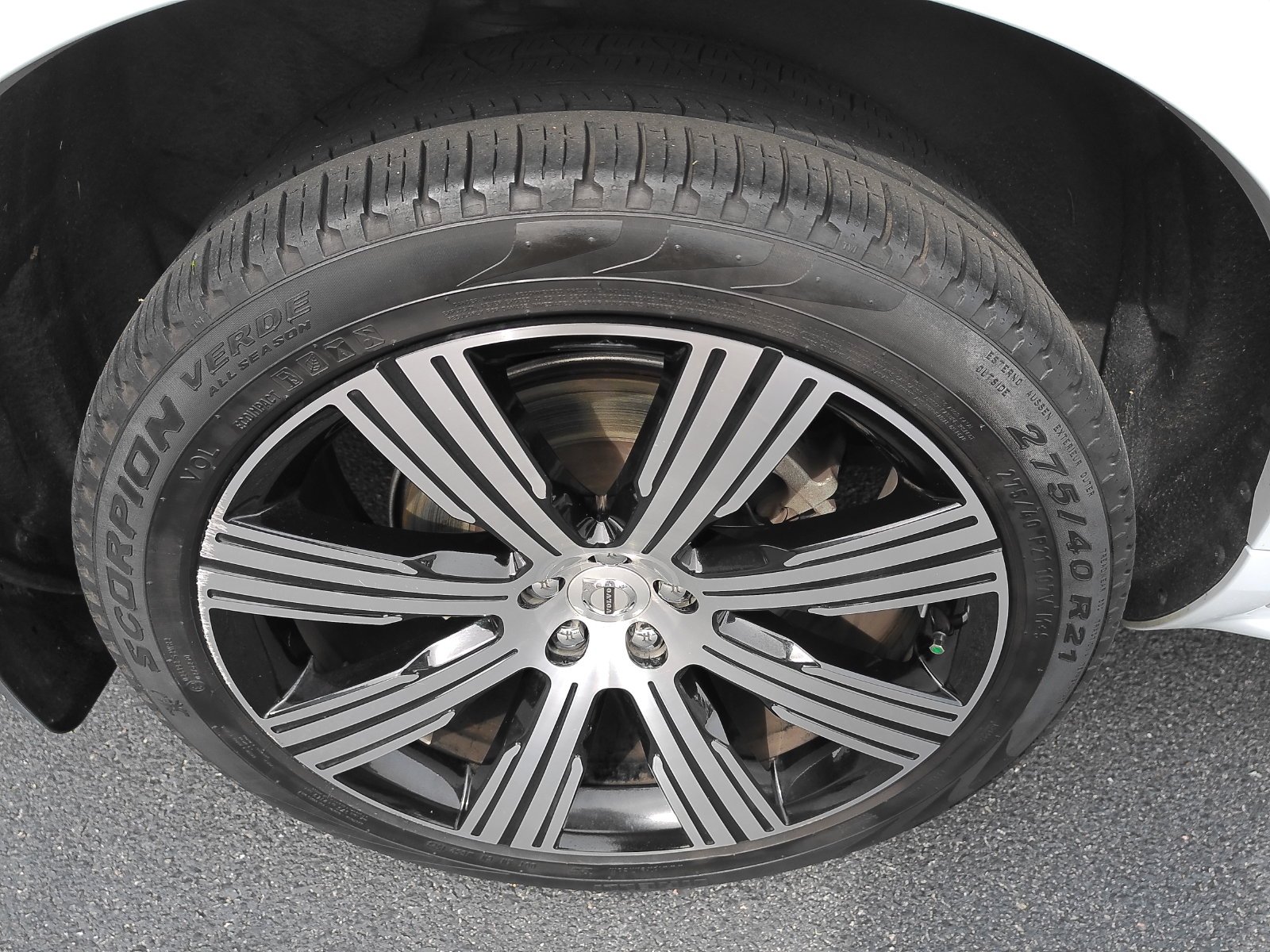 Used 2023 White Volvo Ultimate image 37