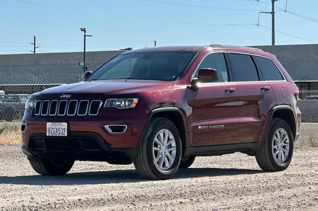 Used 2021 Velvet Red Pearlcoat Jeep Laredo E image 9