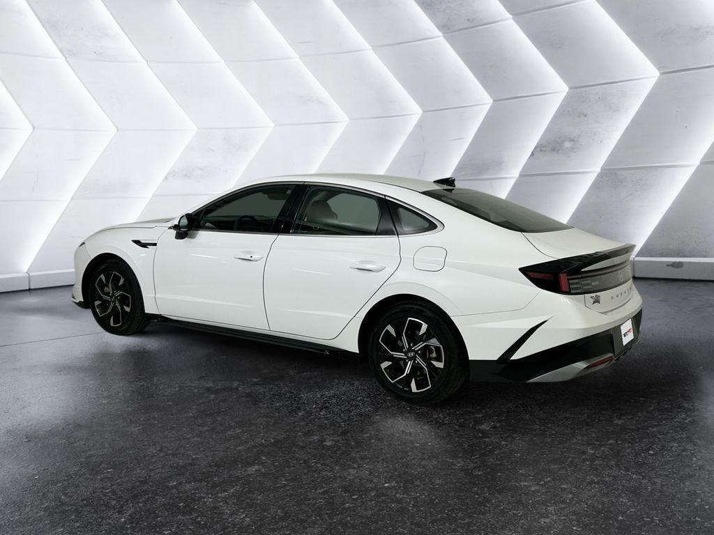 Used 2024 White Hyundai SEL image 6