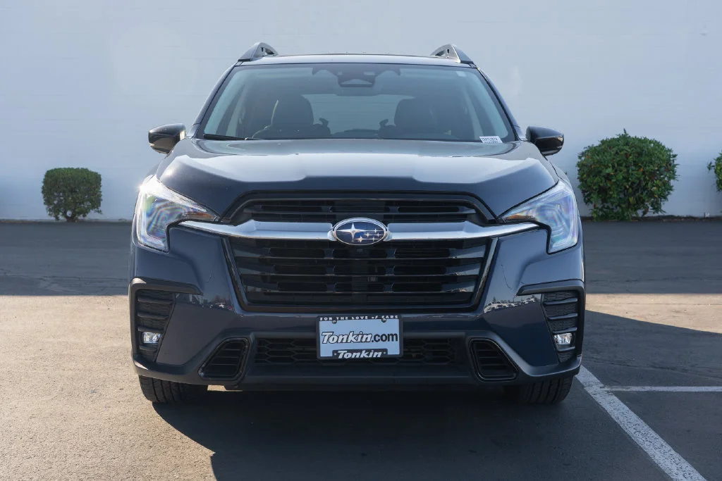 Used 2025 Cosmic Blue Pearl Subaru Limited image 2